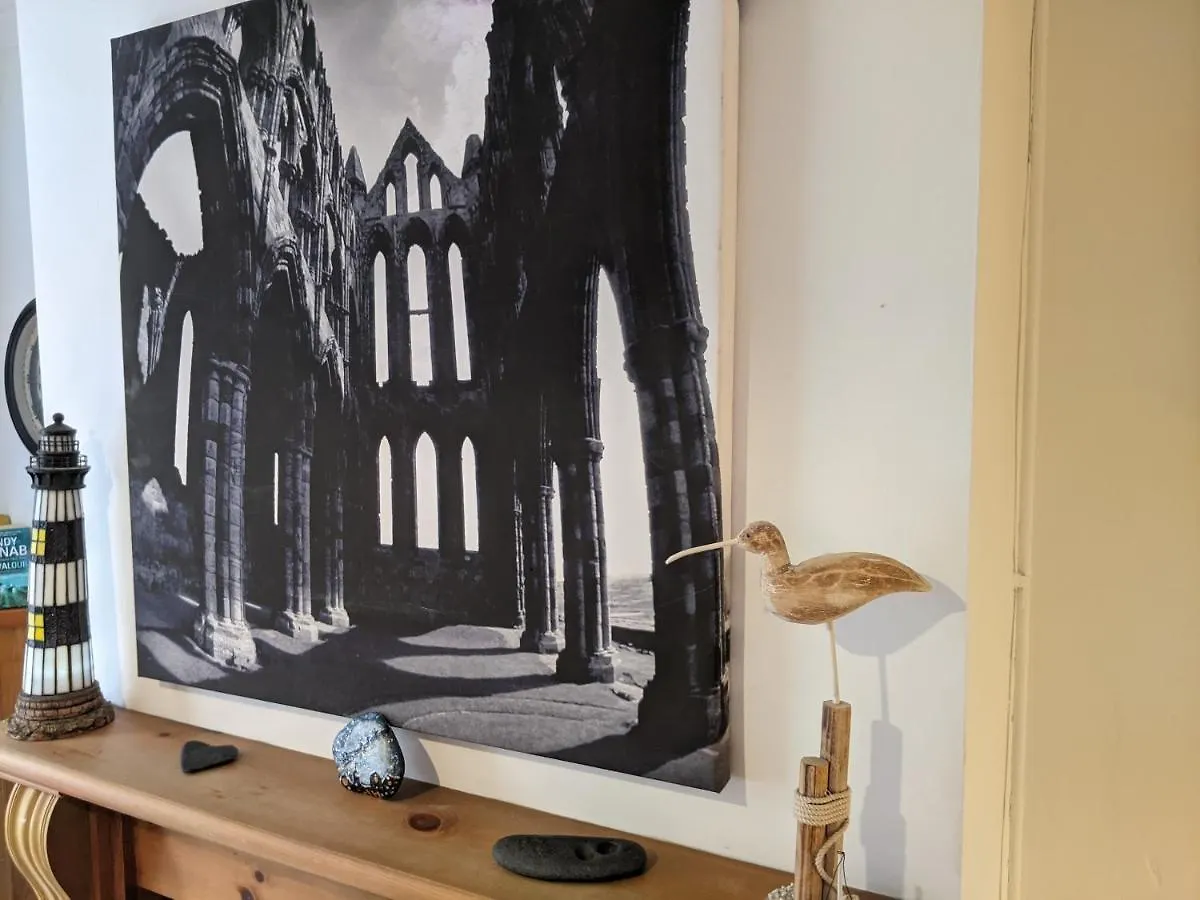 Endeavour Cottage Whitby Sleeps 6