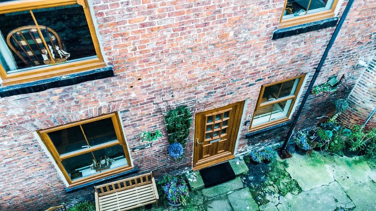 Endeavour Cottage Whitby Sleeps 6